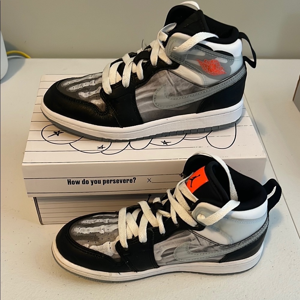 Jordan 1 Mid Sneaker School X-Ray Youth 1